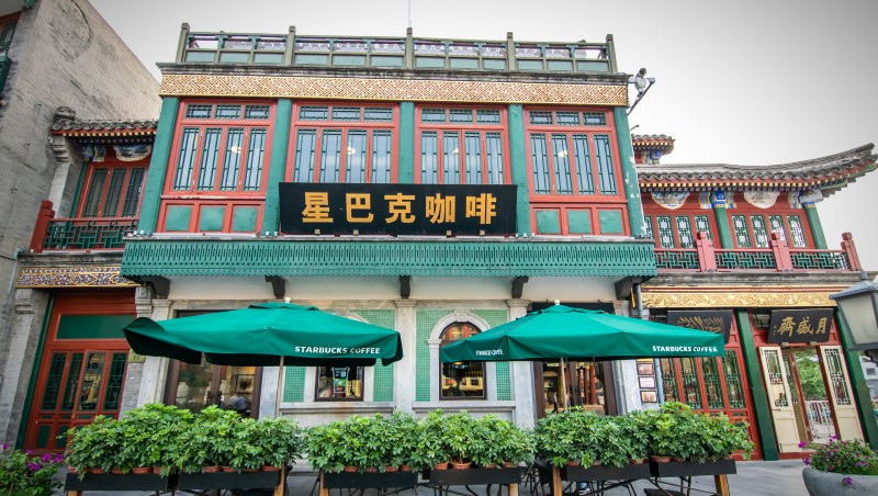 星巴克中國遇劫》店面遭噴漆砸蛋、店員被指著罵⋯發生什麼事？
