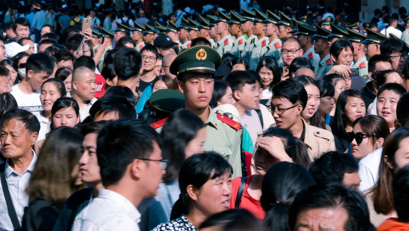 中國秘密警察站遍佈全球，漢娜鄂蘭：極權國家擴張勢力的關鍵是「它」！