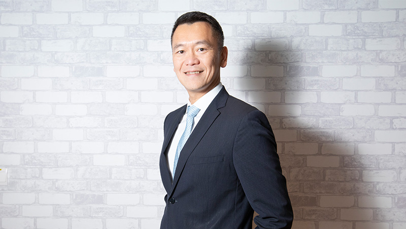 坐在寶山上