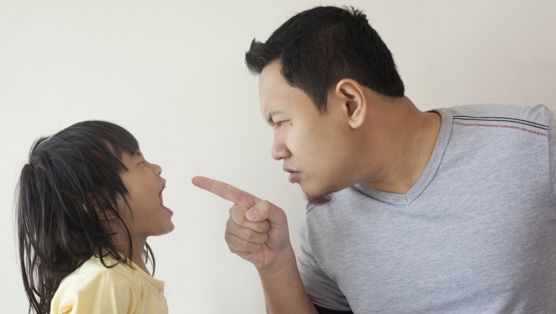 「數到三，不哭了」爸媽請趕快戒掉這句話！兒童臨床心理師：正確做法是...