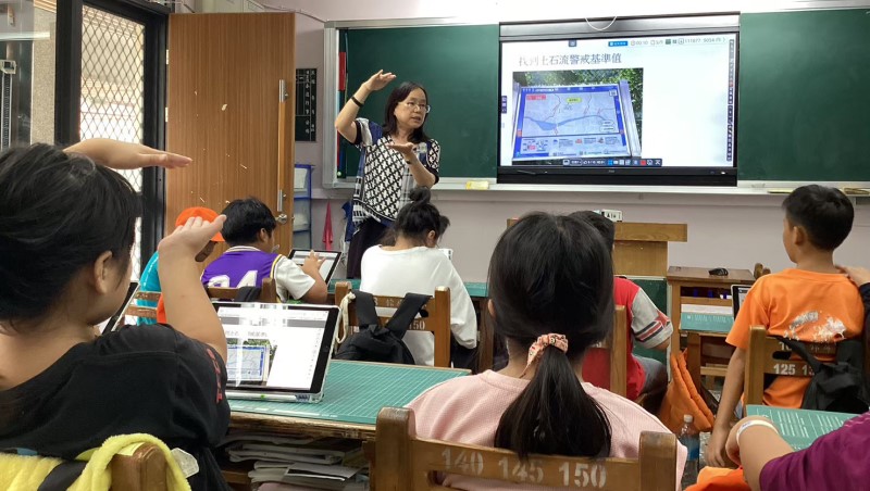 五感體驗，在實驗操作中建立防災觀念！錦屏國小「面對土石流，我有絕招，LOKAH!」教案獲甲等！