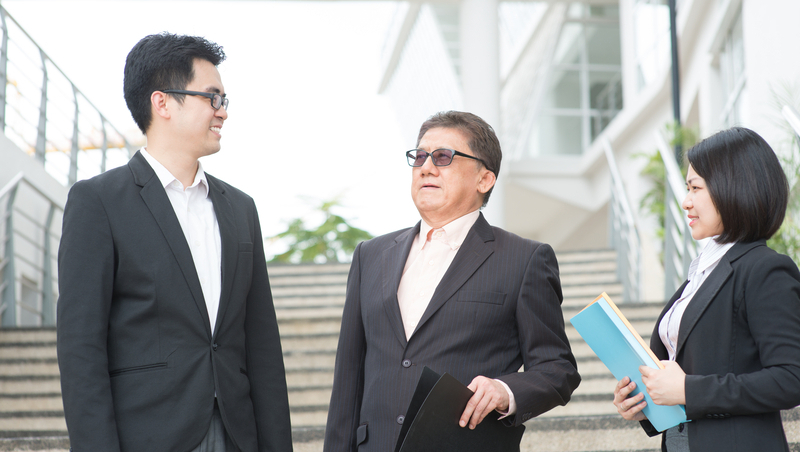 同事說Joking apart，不是叫你到一旁繼續和他講笑話