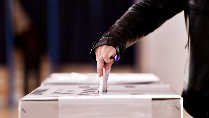 Vote White Vote Right鬧笑話，呼籲「投票支持」該怎麼說？