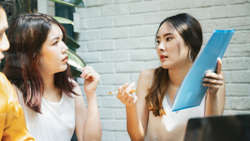 同事請你幫忙找合約、說他need it yesterday，意思不是「昨天就要」