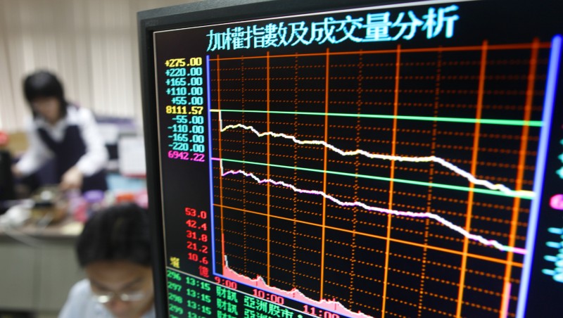存股散戶最愛》注意，金融股和這產業的榮景息息相關
