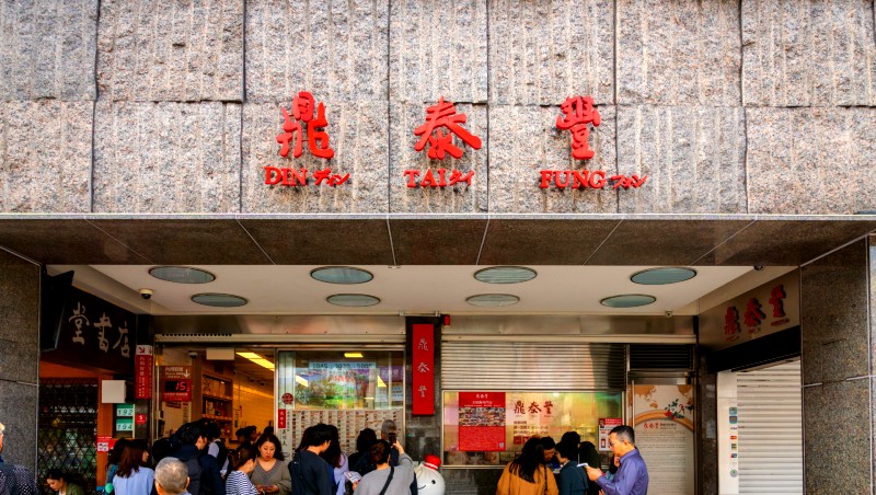 一圖看懂全台連鎖企業坪效排行，這家「壽司店」緊追鼎泰豐、好市多