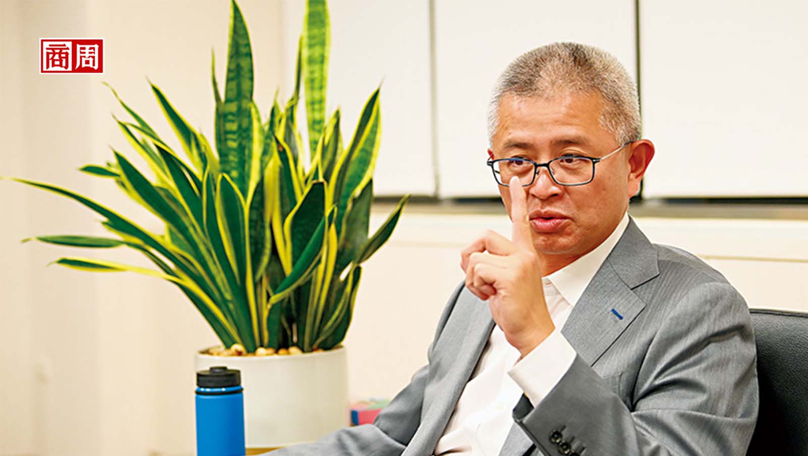 新光奪權戰專訪》楊麗花繼子挑戰吳東進，洪士琪：我們笨蛋也當夠久了