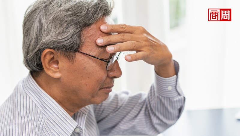 40歲後，大腦體積每10年縮小5％！大腦健康專家：7招預防失智、強化記憶力