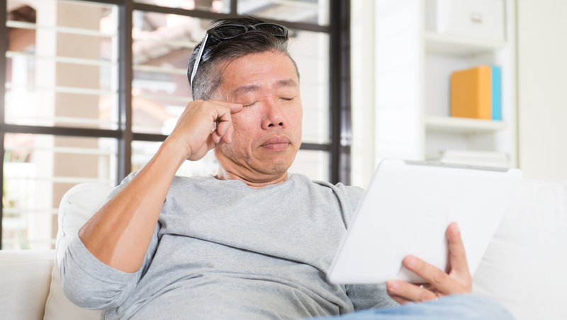 視力模糊、看不清楚是視網膜剝離嗎？老花、白內障⋯8大眼疾原因症狀一文看