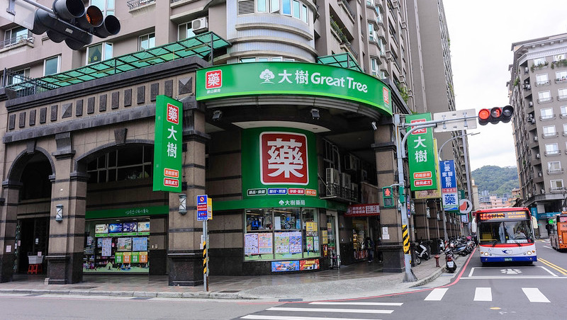 街上藥局比7-11還多！一關鍵讓藥局店數、銷售額創新高
