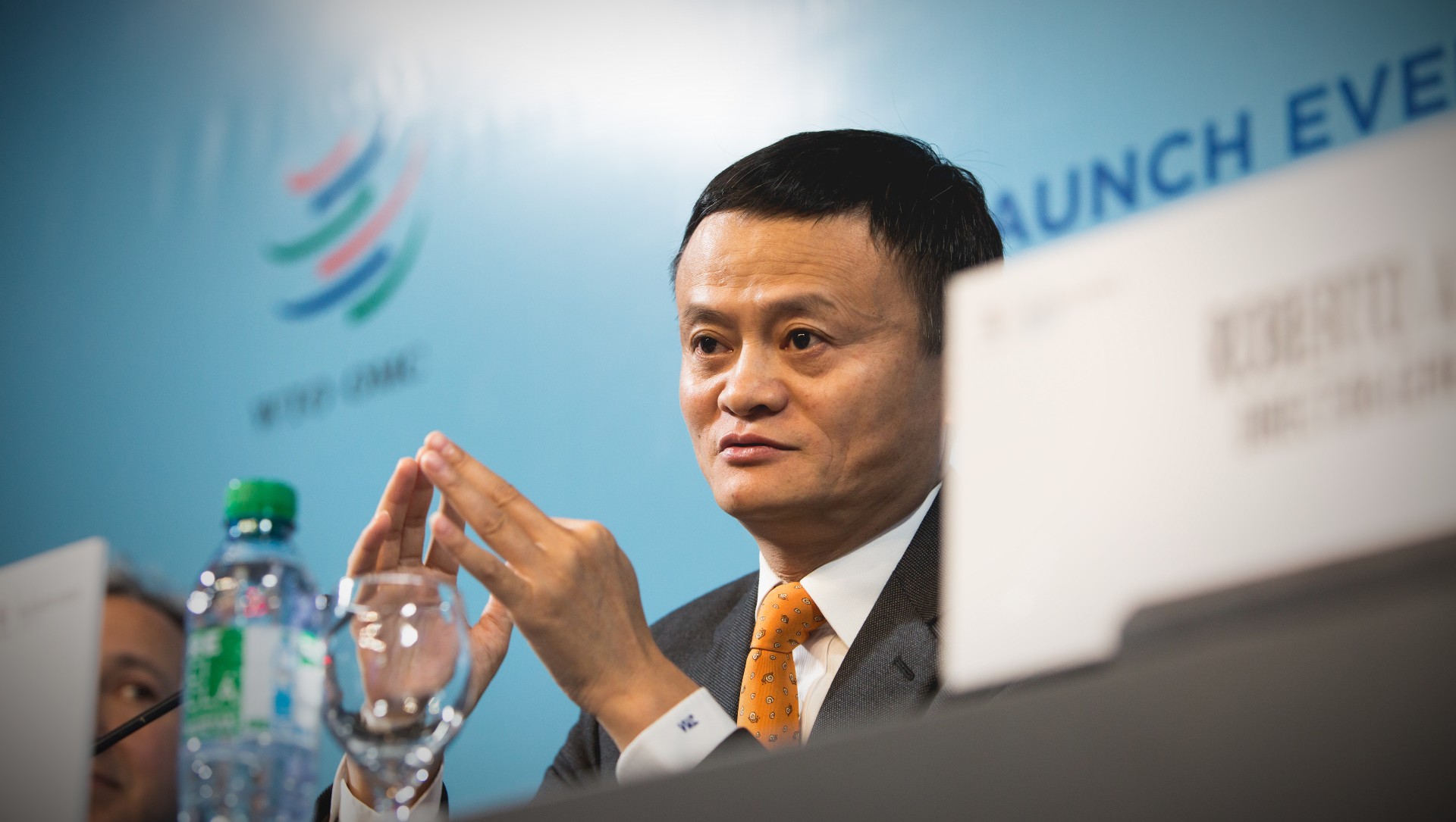 四面楚歌的螞蟻，誰造成的？中國在24小時內，擋下人類史上最大IPO