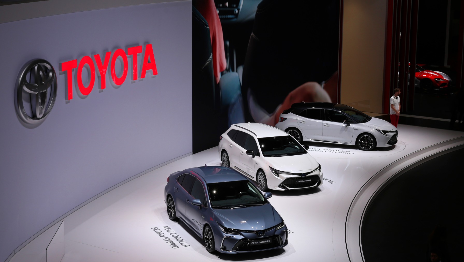 終於出手！TOYOTA純電休旅車來了！對決特斯拉，能否再創「神車奇蹟」？