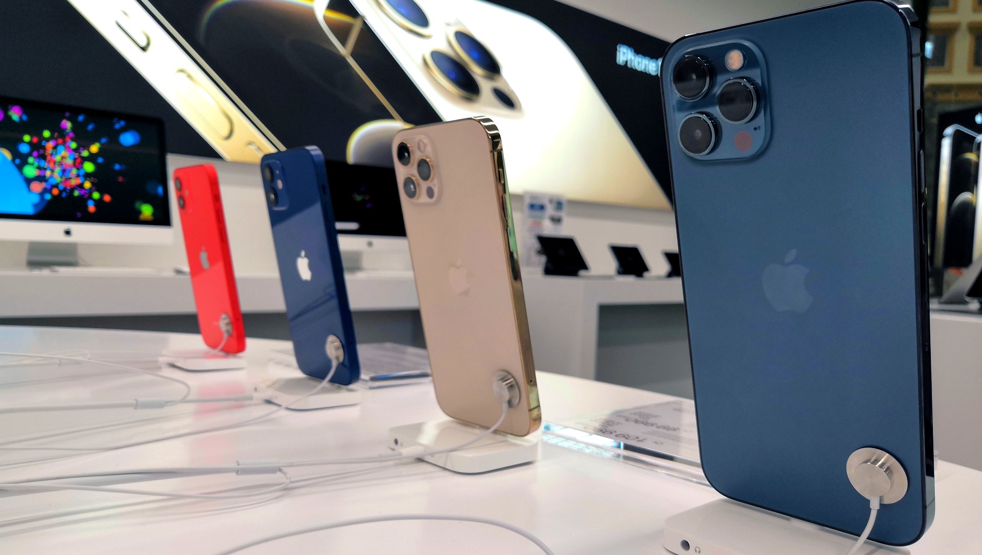 睡前充飽電量，睡醒只剩一半⋯iPhone12耗電異常嚴重，原因是？