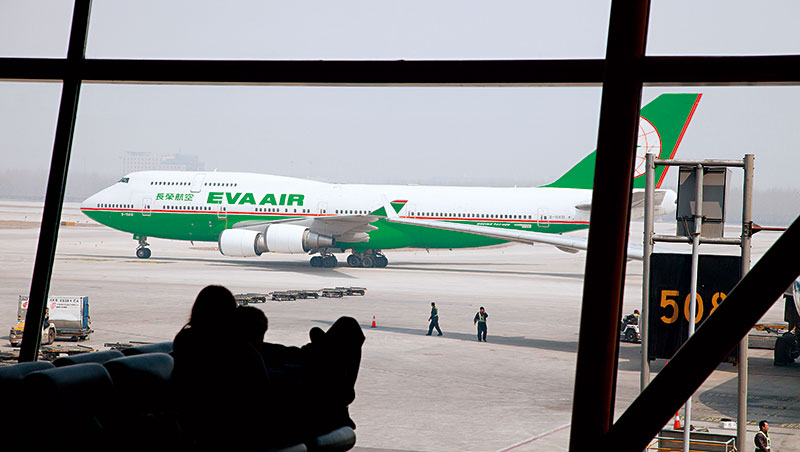 載貨比載客好賺？海運價創10年新高！長榮宣布把3架新客機改貨機