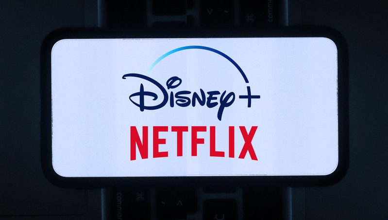 串流之戰》為什麼Netflix全力拚訂閱戶成長、Disney+虧錢也沒差？
