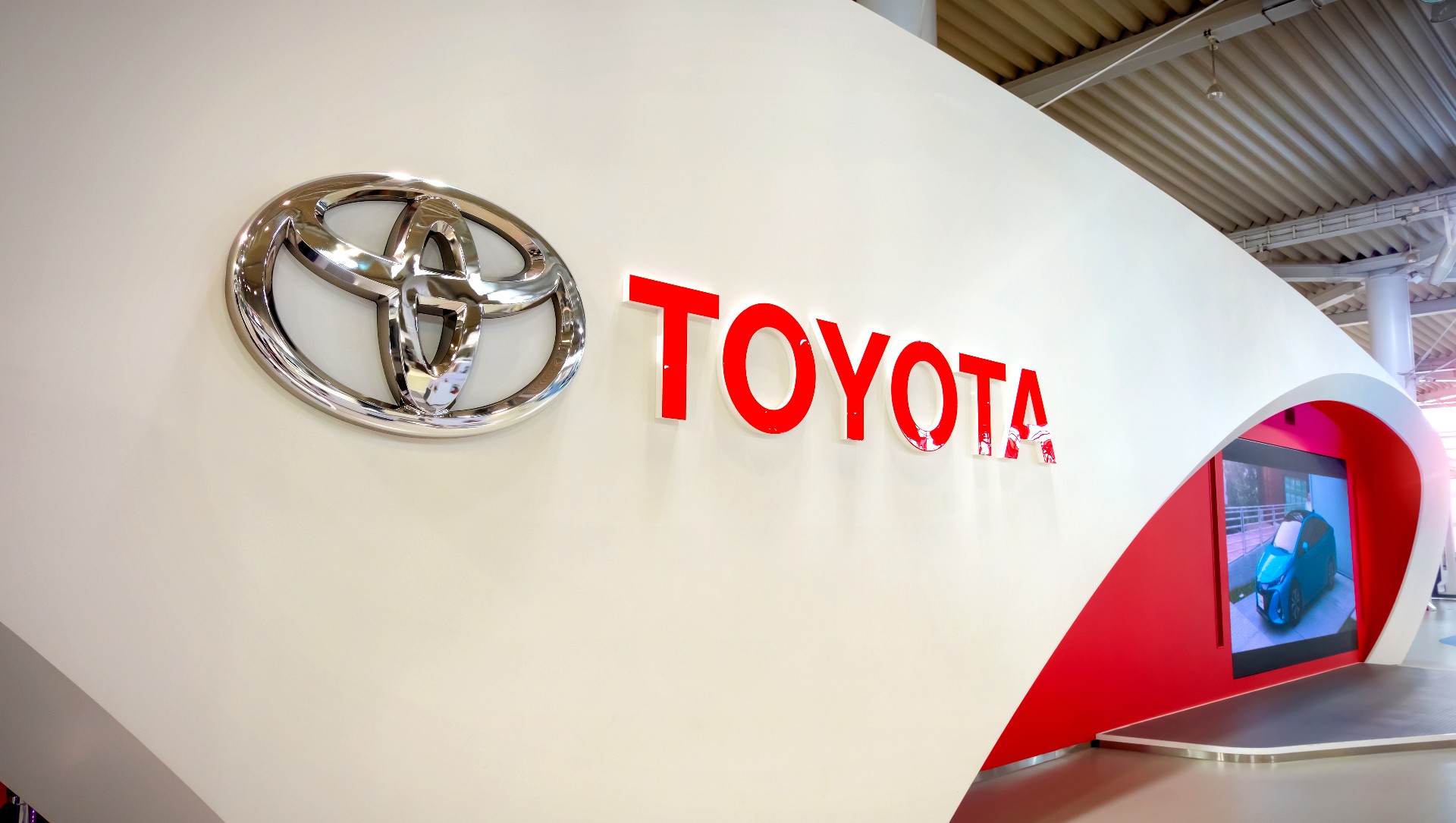 才辦完發表會，就轟電動車炒作⋯TOYOTA「心口不一」，不只是為特斯拉