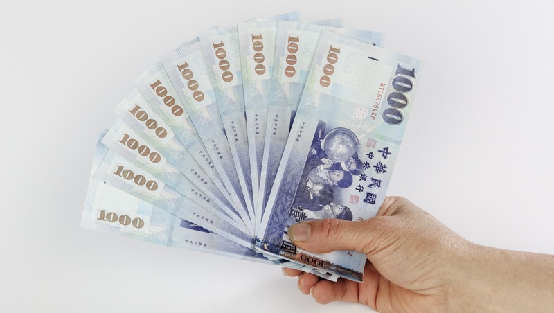 靠00929月領1萬現金股利，竟然不用買到100張