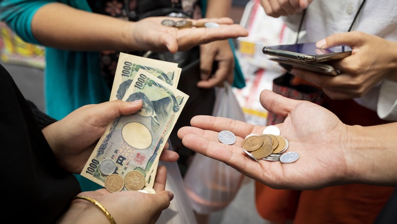日圓跌破0.22！現在該買嗎？外銀主管教你這樣買可省15%旅費