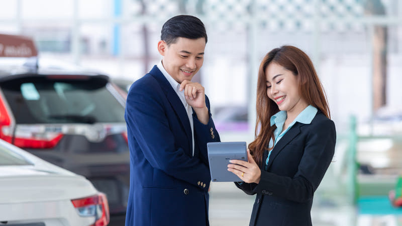 年收入2百萬、花百萬換輛「更好的車」合理嗎？他：負擔得起當然沒問題，但⋯