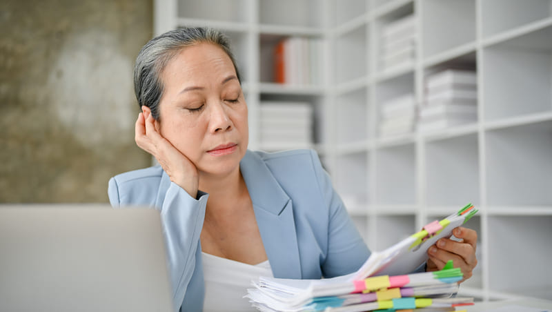 勞保年資滿25年可以退休嗎？幾歲可以請領勞保退休金、可以領多少？
