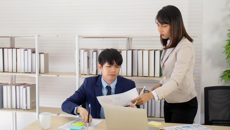 不當責、愛抱怨...新手主管處理「問題員工」，3步驟做到快狠準