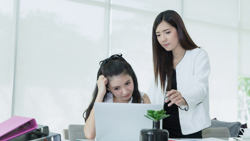 年輕同仁沒判斷力，老愛用怪方法處理事情？主管可用「追擊管理」3招解決