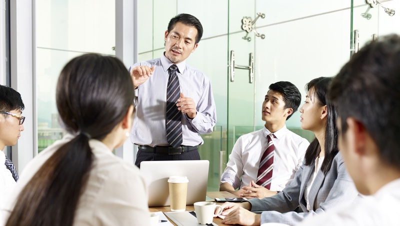 下屬不主動，都等你開口？精明的主管會教團隊如何下決策