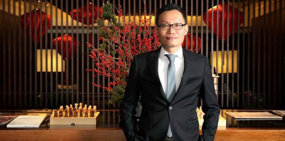 商場門外漢的逆襲！他，如何讓麗晶精品商場從撤櫃潮到連續六年屢創新高？