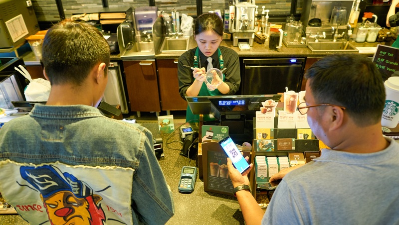 星巴克為何堅持把你的名字寫在咖啡杯上？