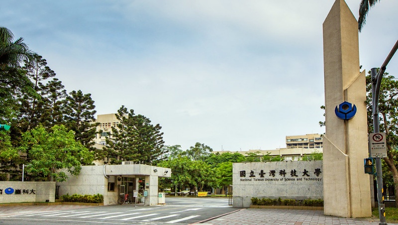 台科大65名師生同場禮拜！清真寺無實名制、感染源恐不止一處，華航機師案有多棘手？