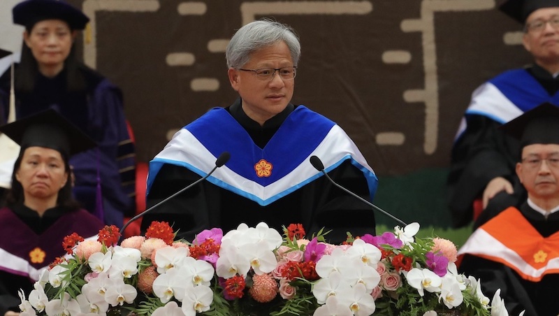 黃仁勳台大畢典演說全文》奔跑吧！不論是為了覓食而奔跑，或是不被獵食而奔跑