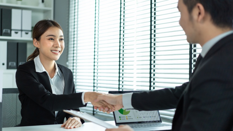 調查》63％企業：加薪也搶不到人！今年最搶手「5大職缺」是…