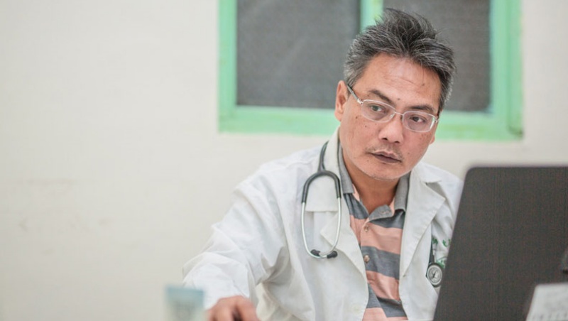 超人醫師徐超斌》每月工時逾400小時，過勞中風仍不放棄催生南迴醫院