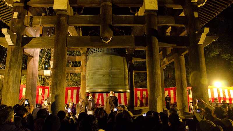 日本人跨年》蕎麥麵一定要細長、寺院鐘聲要敲滿108響...原來有這些含義