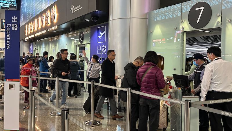 清明連假首日即出國高峰！機場籲注意安檢規定，禁上機物品一次看