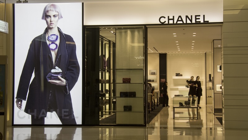 越來越少人買得起⋯繼LVMH、Burberry，香奈兒警告：明年景氣更艱難