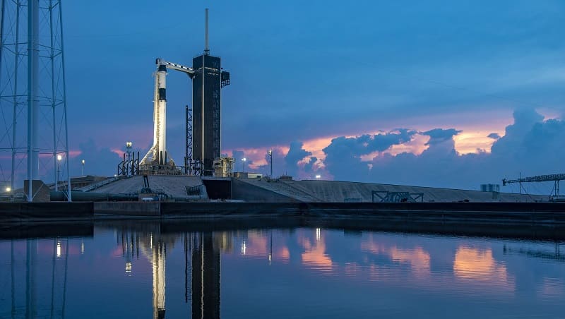 人類史上首次，民間企業送人上太空！SpaceX這「一小步」對全世界的意義？