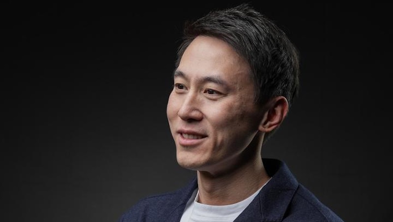 孤勇者⋯到職2個月升TikTok執行長，獨自接受美議員砲火的周受資是誰？
