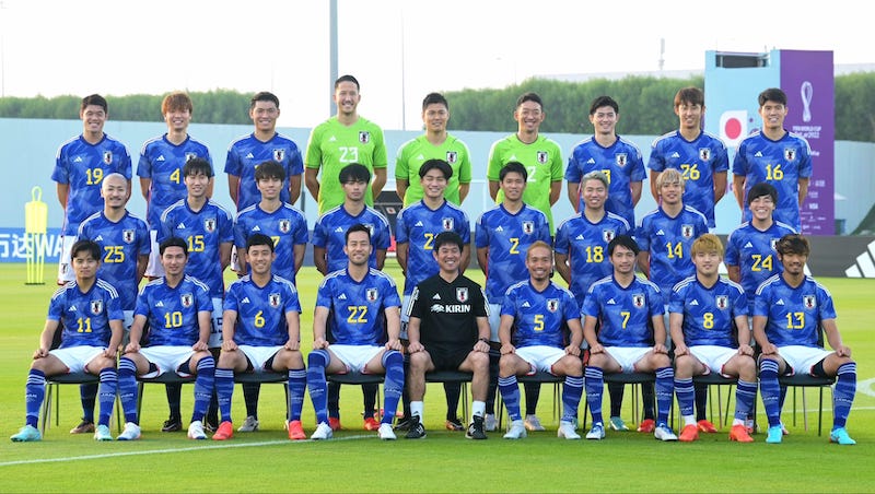 日本隊爆冷踢贏上上屆冠軍德國隊！這群在場下的人功不可沒⋯他們做了什麼？