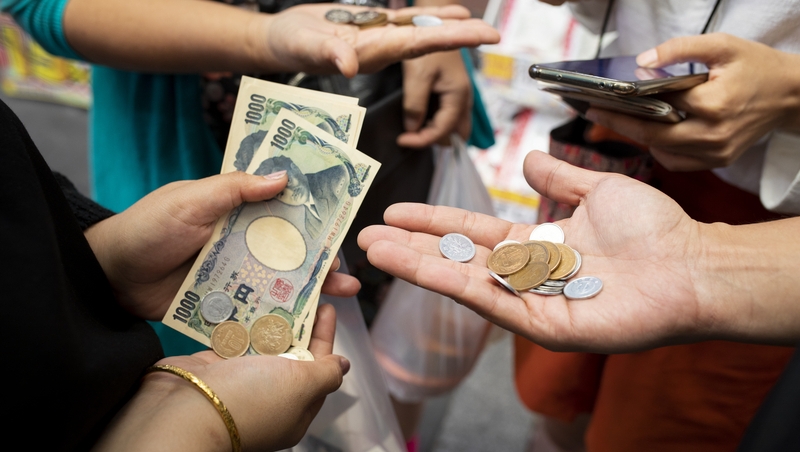 日經中文網》日本人買iPhone像割肉⋯日圓狂貶加速貧困化