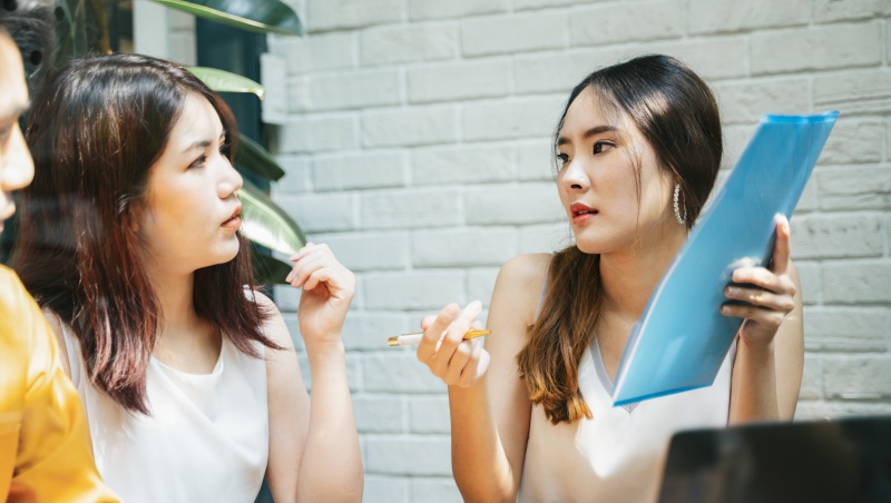 主管不回信、同事不約你⋯是被針對？劉潤：能解釋為愚蠢的，別解釋成惡意
