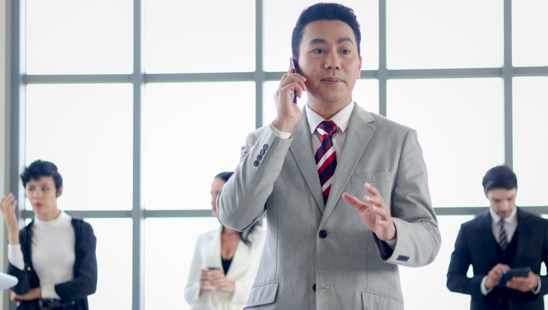 有能力、可信任，甚至被稱「行走的賀爾蒙」！說話聲音低沉原來好處這麼多？