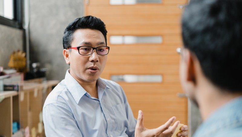 遇到「合不來」主管⋯劃清界線、保護自己，為何是下策？