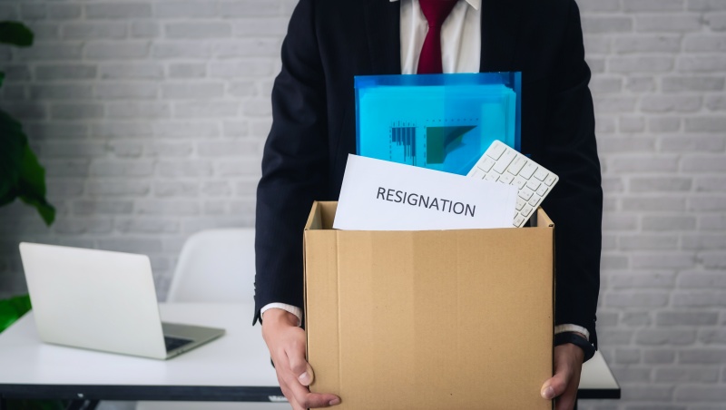 不管被解僱還是自己辭職…資深人資提醒你，這5件事做了就黑掉！