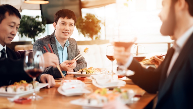 好好說話》公司聚餐、敬酒，不知道該說什麼？一篇「真誠客套話」範例