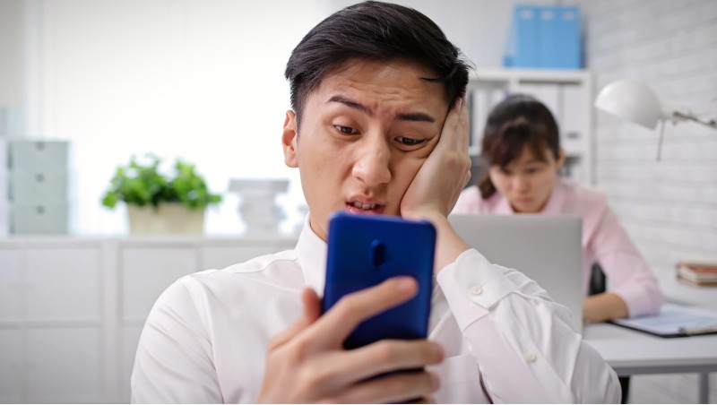講話手勢太多、音調太平⋯你看自己的不順眼，如何變成「令人羨慕」亮點？