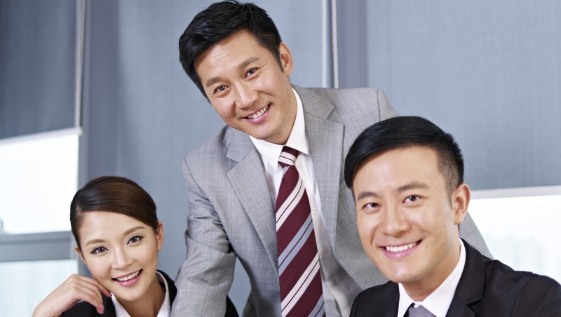 你的主管會擋下辦公室政治、給你平等尊重？想獨當一面，你得耐著痛離開保護傘