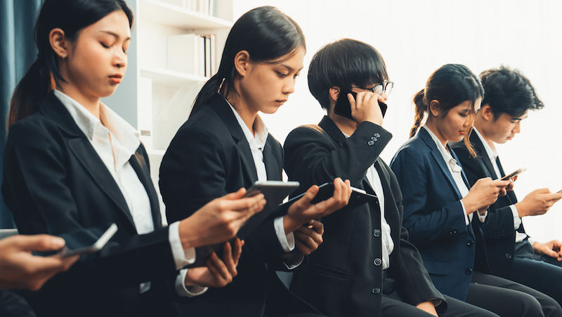 不可思議！近3成Z世代求職者會帶父母面試⋯背後心態是？